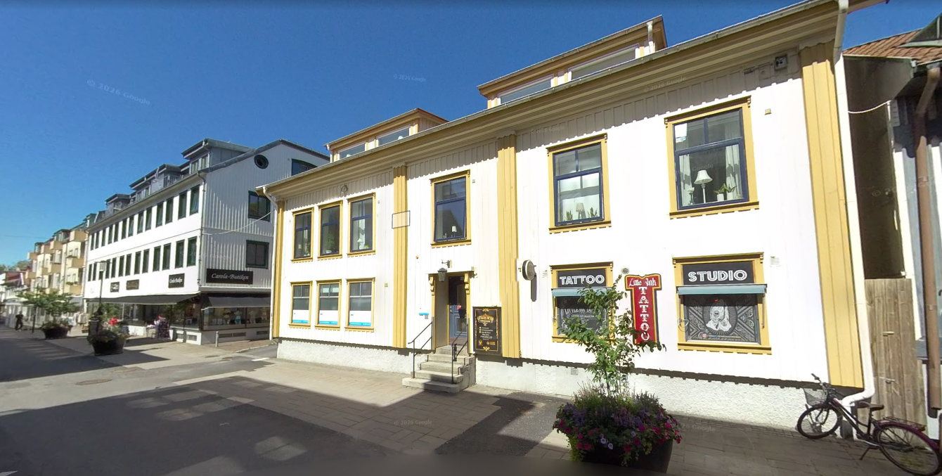 Fasaden till Little Ink Tattoo på Västra Gatan 64 i Kungälv